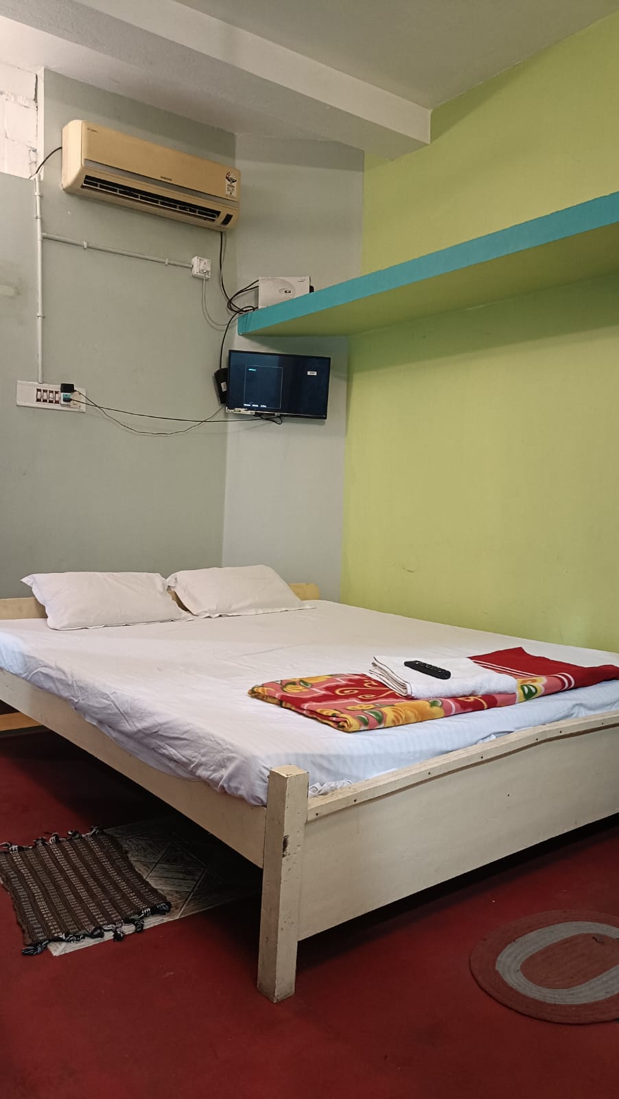 Deluxe Doble Bed AC Room