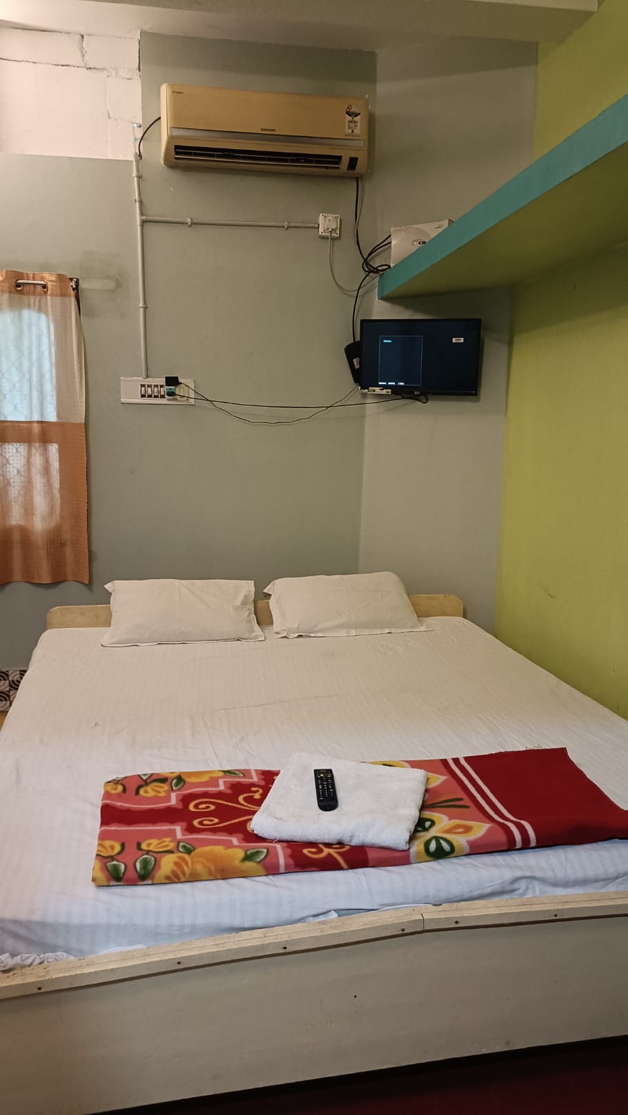 Deluxe Doble Bed AC Room