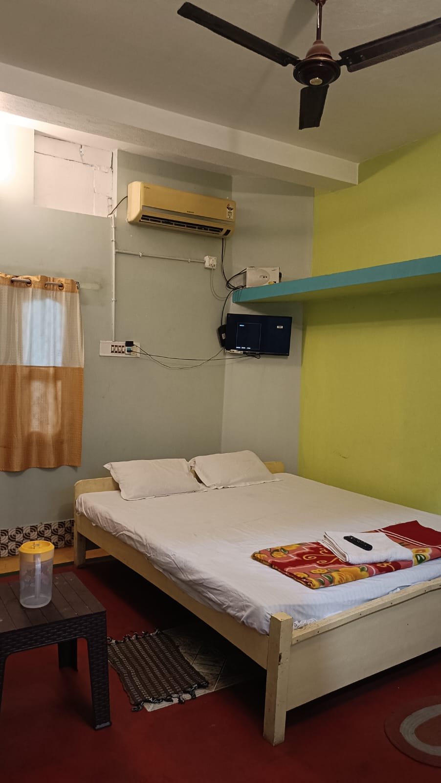 Deluxe Doble Bed AC Room