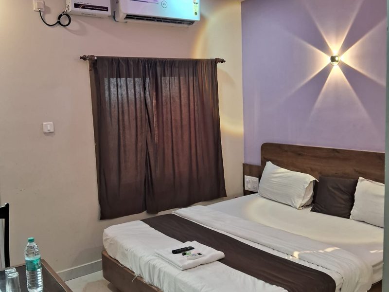 Deluxe Double Bed AC Room