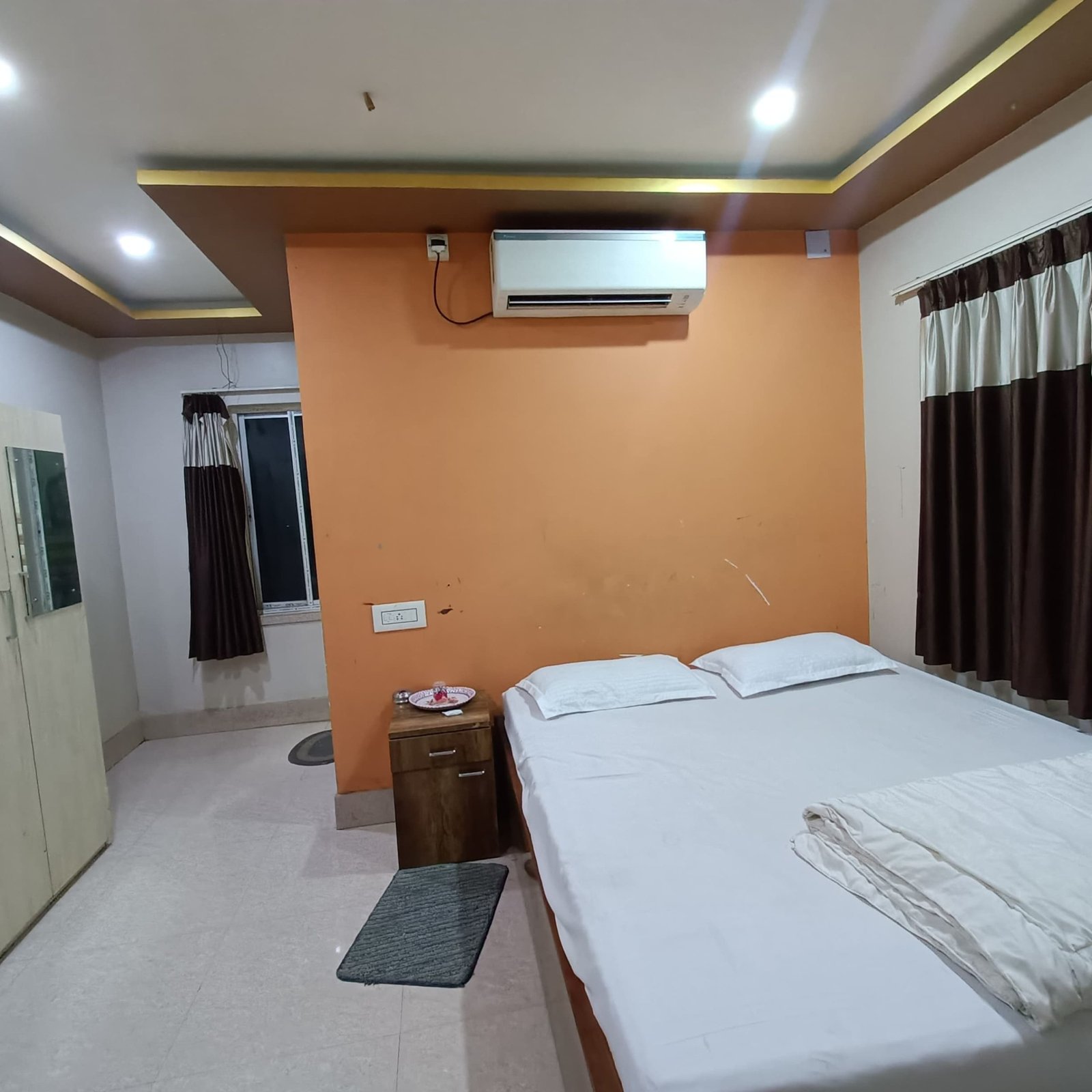 Standard Double Bed Ac Room - Dham Stay