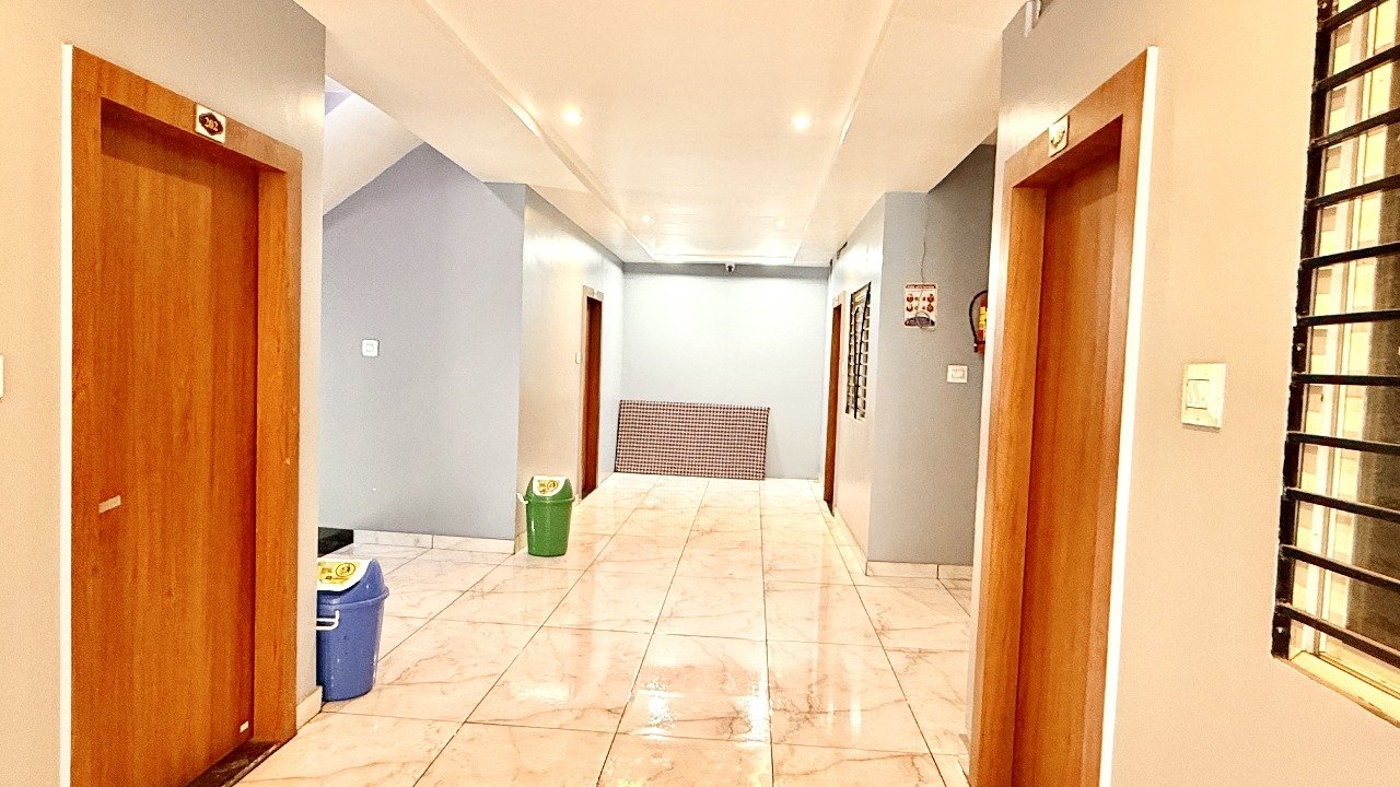Deluxe Four Bed AC Room - Dham Stay