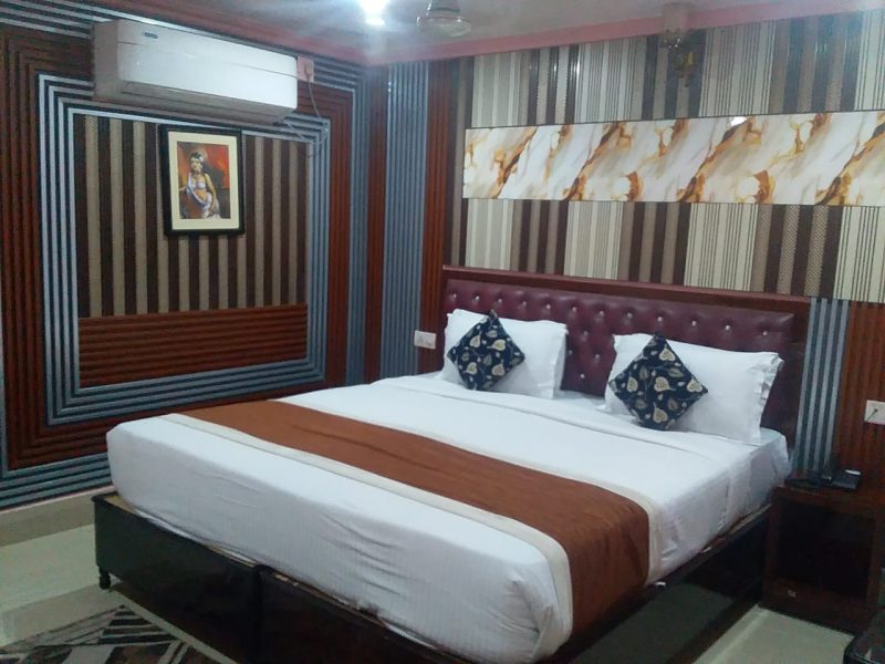 Deluxe Double Bed AC Room